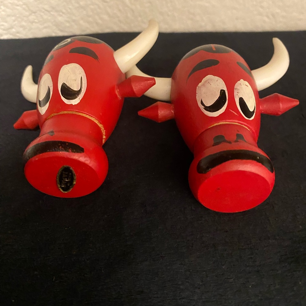 Vintage Hand Painted Bull Salt & Pepper Shakers (made in Japan)